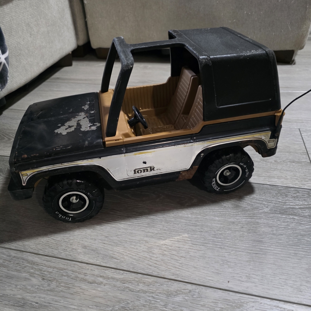 vintage Tonka MR-970 Ford Bronco toy truck.